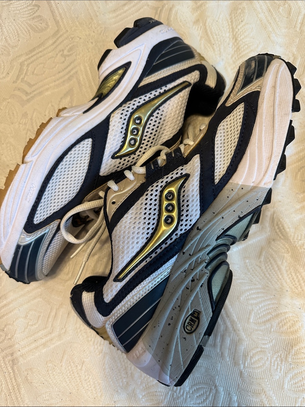 Saucony Omni 5  White Navy Gold